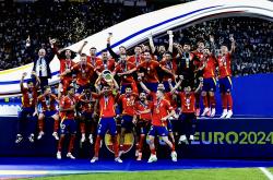 开云官网-热刺夺冠梦碎！西班牙球队表现抢眼的简单介绍