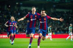 开云体育中国官网-巴塞罗那将对阵多特蒙德，五星红旗飘扬的简单介绍