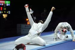 开云在线直播-澳大利亚击剑选手逆袭成功，夺冠