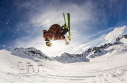 开云体育在线-赛道之外，绿茵之上，深圳队绝杀北京队，一场F1式年度争冠焦点战