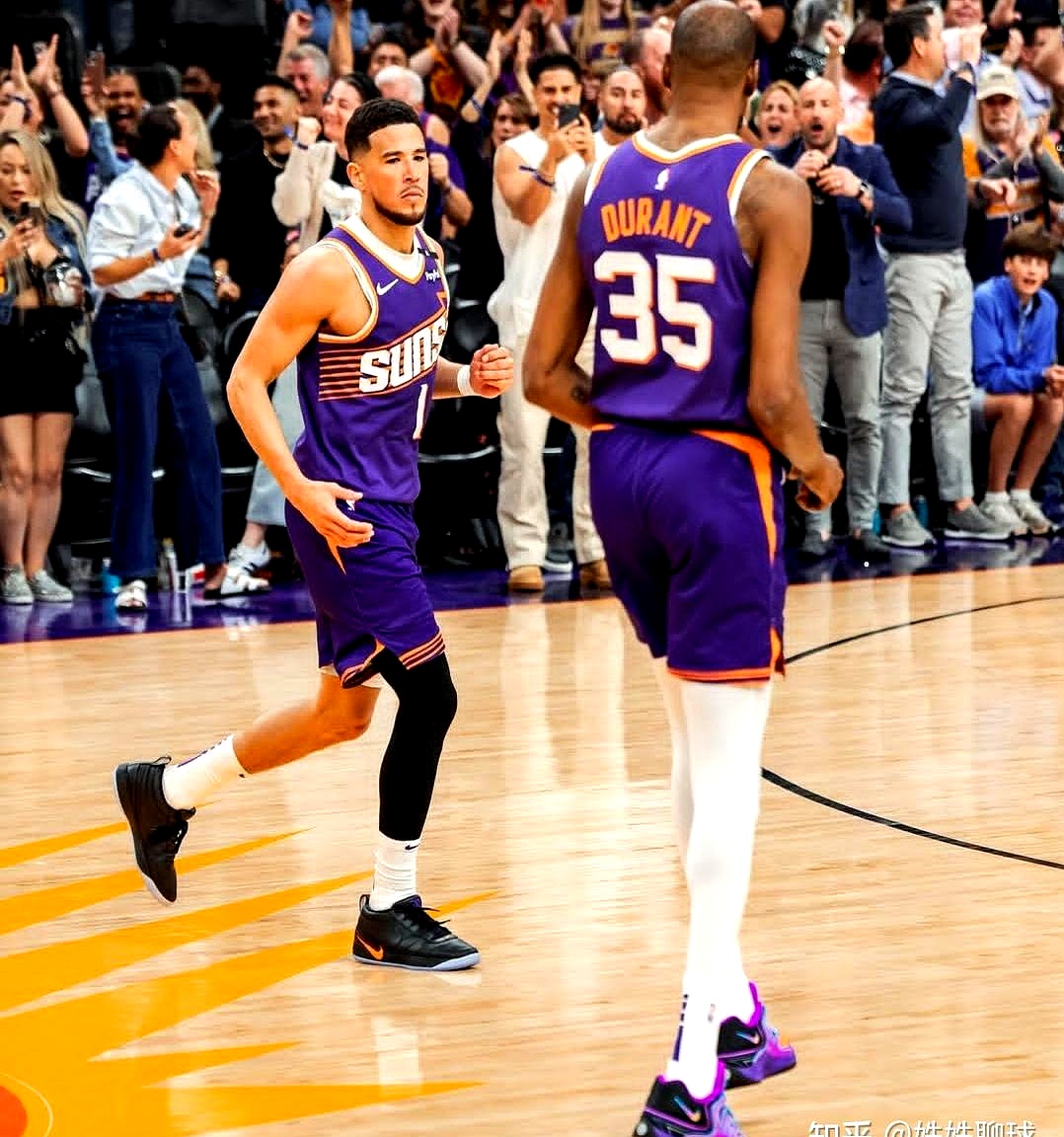 比赛中球员展现出强悍的实力 比赛中球员展现出强悍的实力