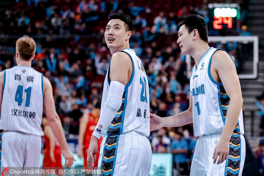 包含南韩男篮完胜巴西男篮，汉密尔顿关键制胜的词条