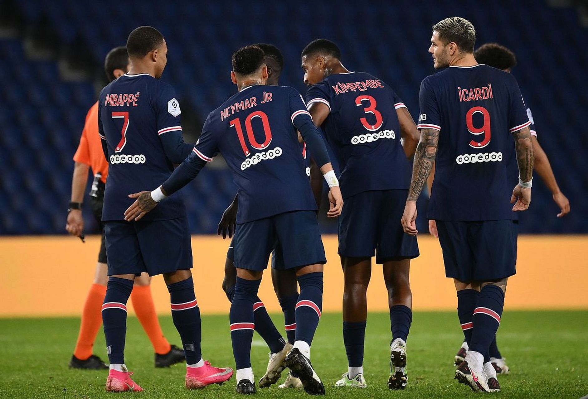 激烈对抗,法甲球队全力拼搏 激烈对抗,法甲球队全力拼搏