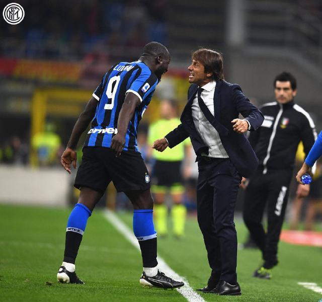 包含阿美尼亚斯豪取连胜，联赛榜首越发牢固的词条