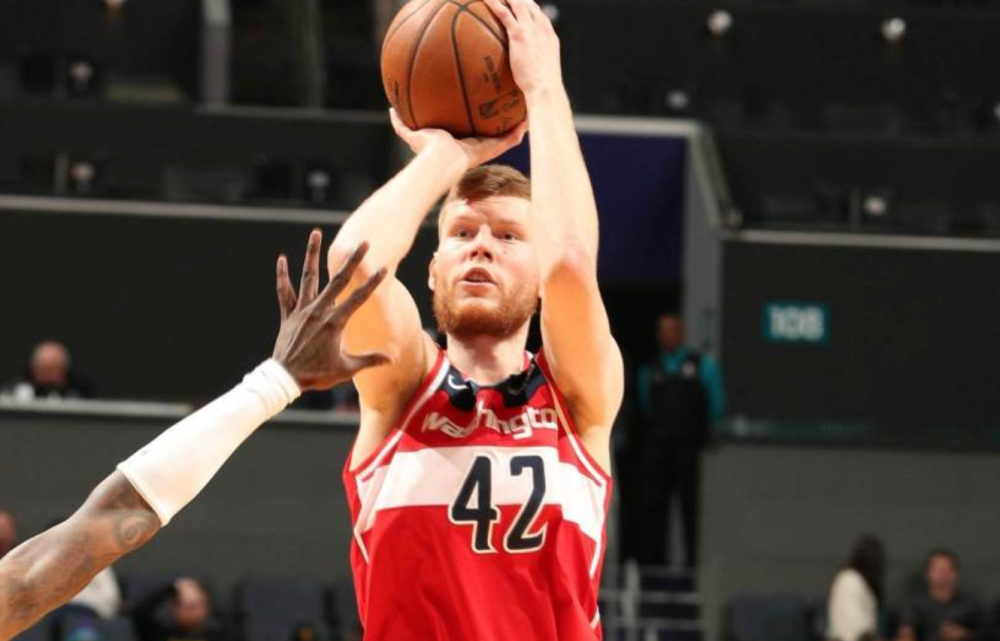 美因茨球队状态回勇，豪取三分的简单介绍