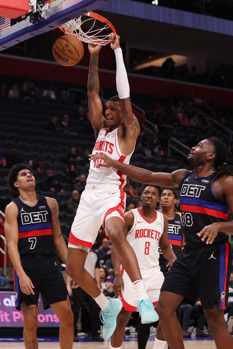 关于瓦朗谢纳险胜，取得关键胜利的信息