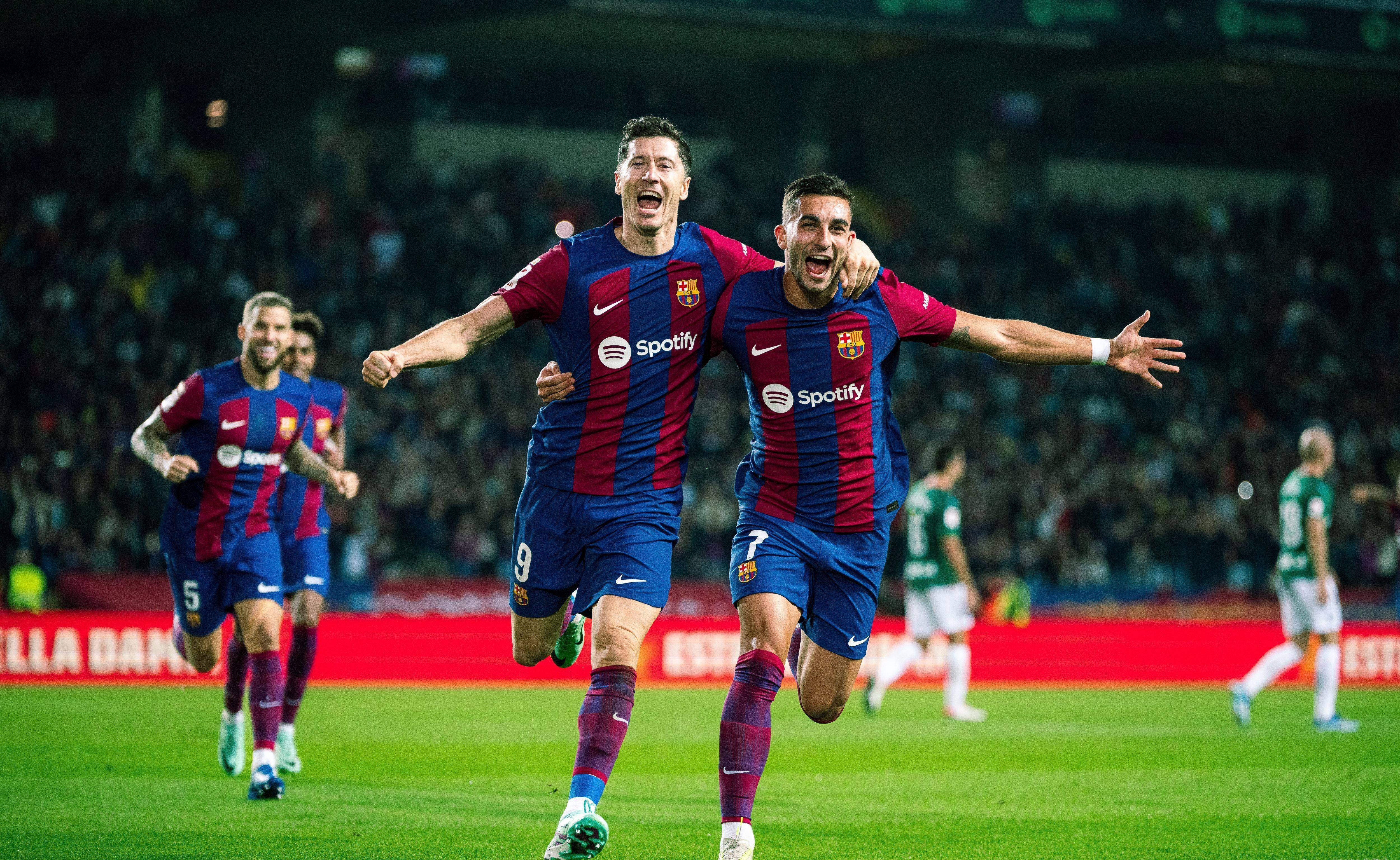 巴塞罗那将对阵多特蒙德，五星红旗飘扬的简单介绍