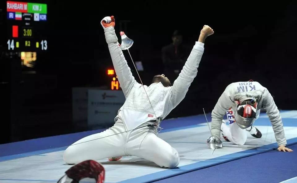 澳大利亚击剑选手逆袭成功，夺冠
