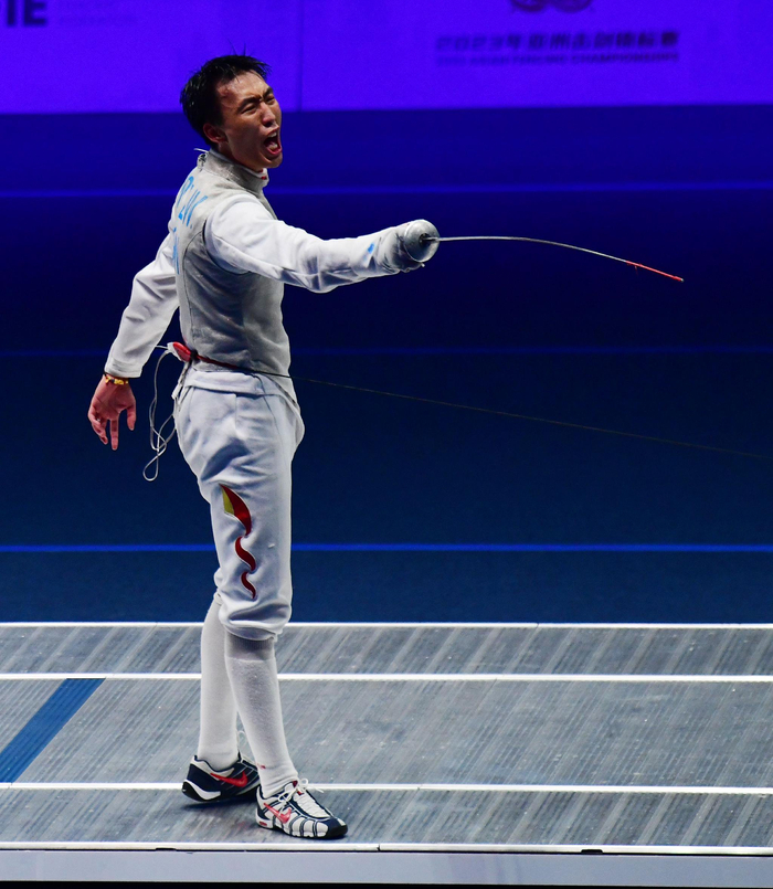 澳大利亚击剑选手逆袭成功，夺冠