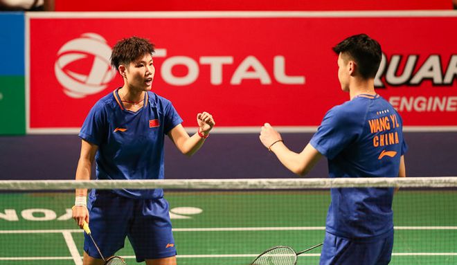 印尼队碾压印度队，黄鸭组合点燃赛场