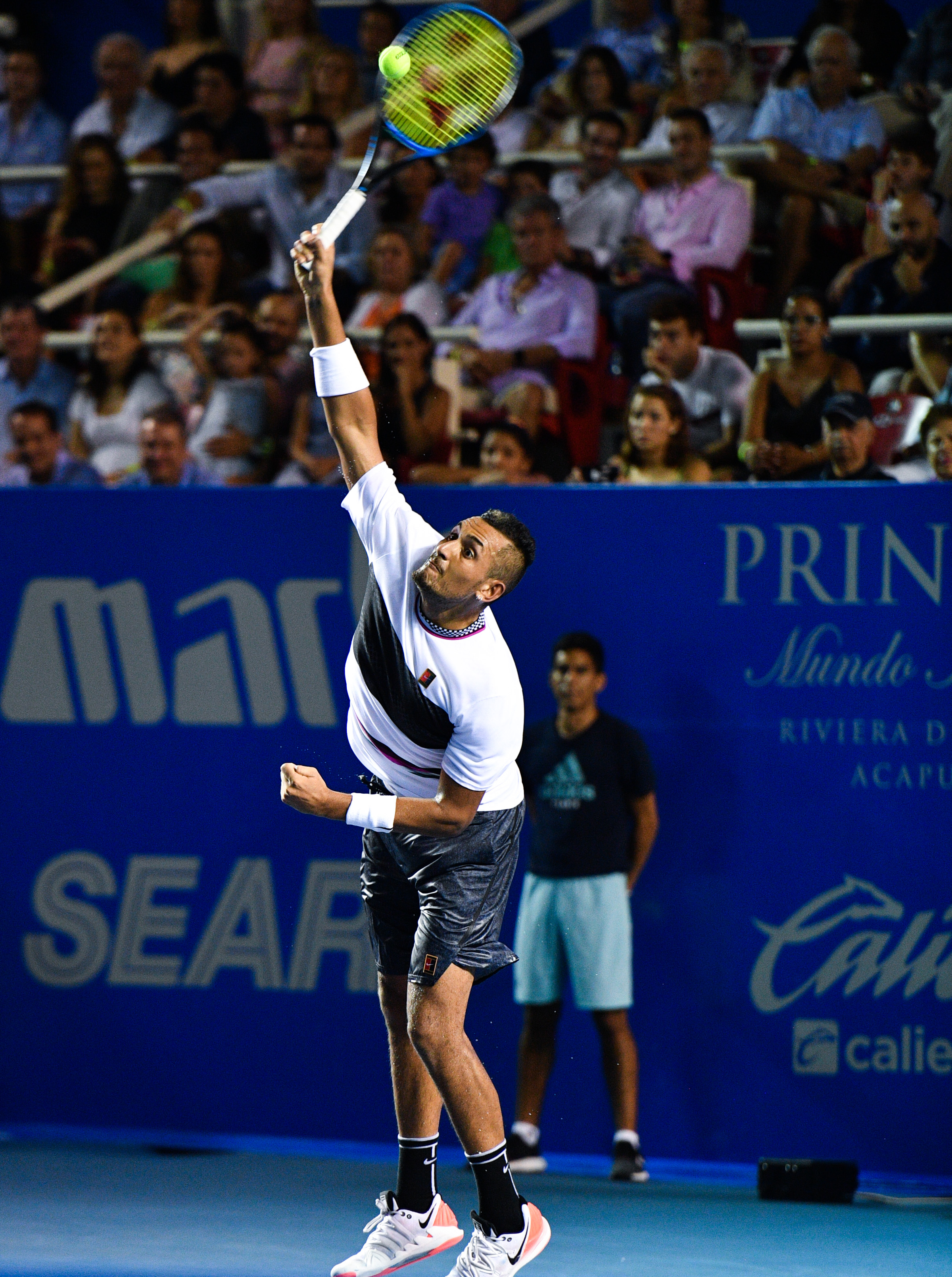 关于意大利网球队血洗西班牙网球队，克耶高斯高光表现的信息