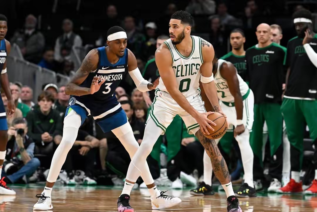 爵士碾压辽宁队，塔图姆状态火热