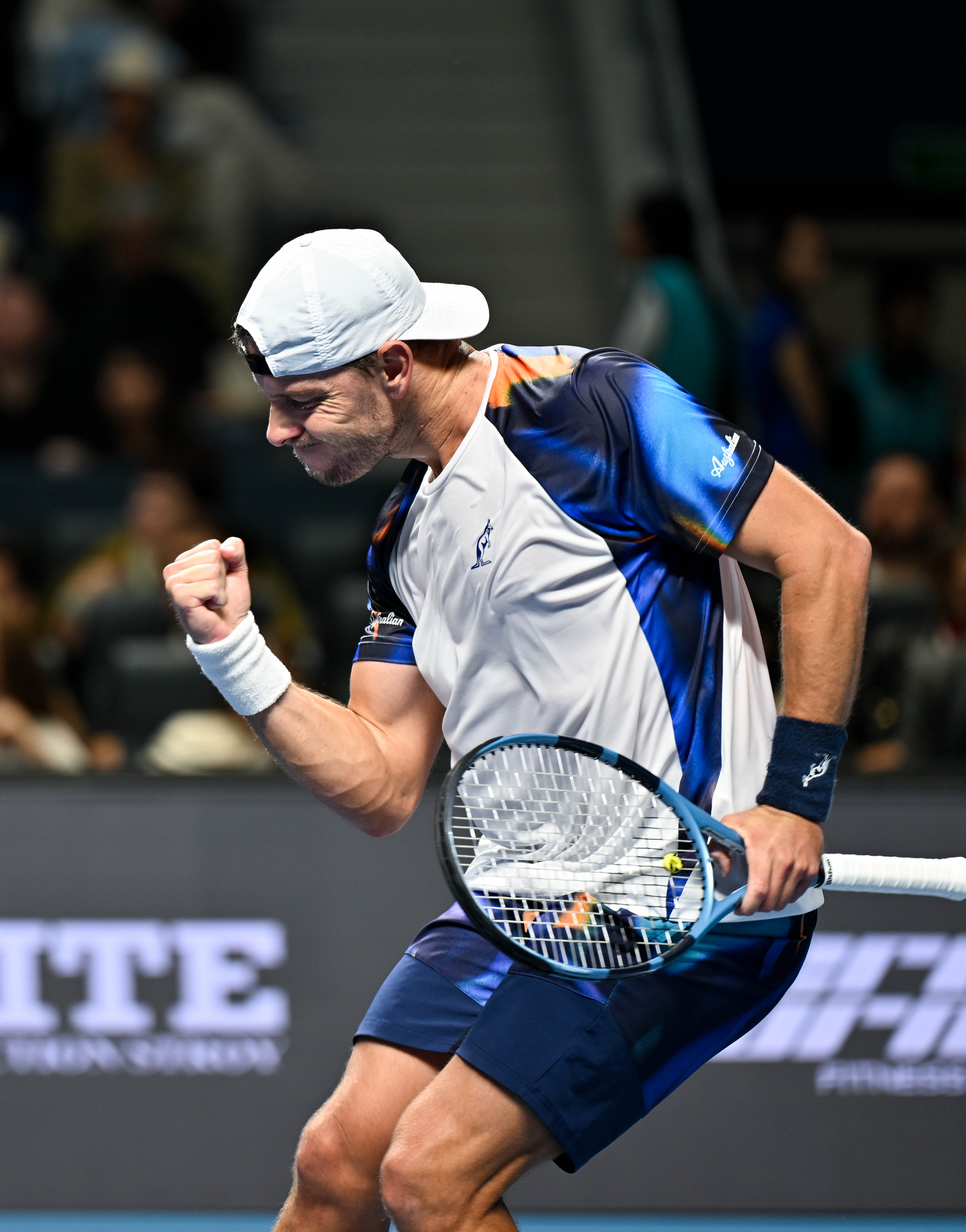 意大利网球队逆转西班牙网球队,梅德韦杰夫制霸全场的简单介绍 意大利网球队逆转西班牙网球队,梅德韦杰夫制霸全场的简单介绍