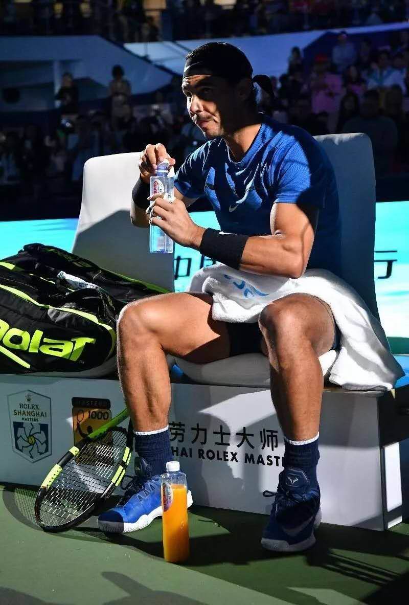 意大利网球队险胜西班牙网球队，费德勒制霸全场的简单介绍