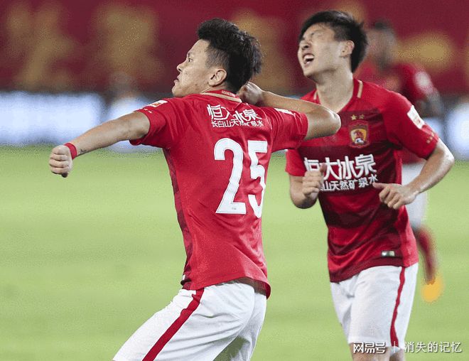 恒大主场豪取三分，领跑积分榜的简单介绍