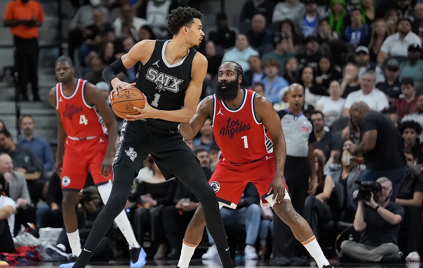 马刺横扫意大利男篮，保罗爆发神勇