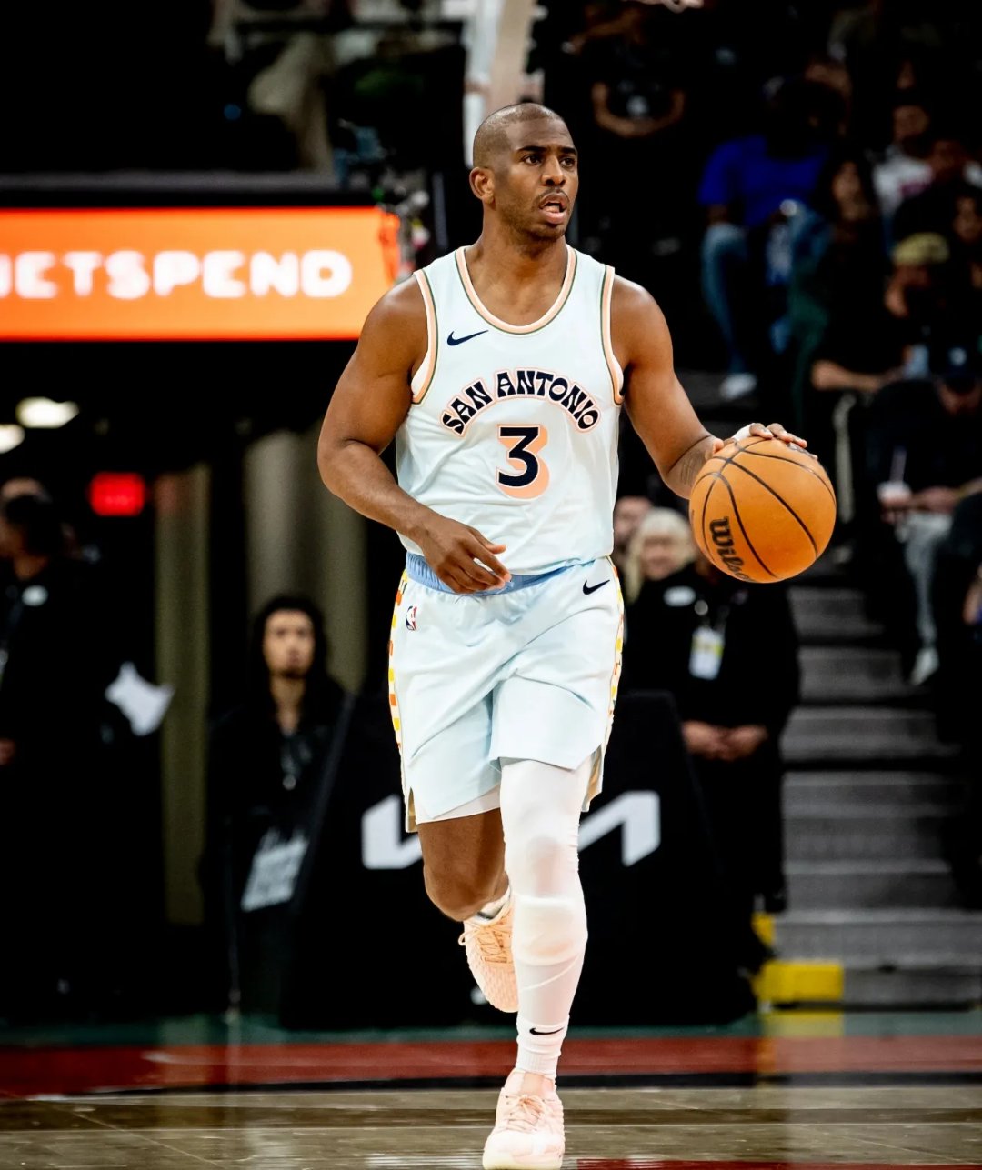 马刺横扫意大利男篮，保罗爆发神勇