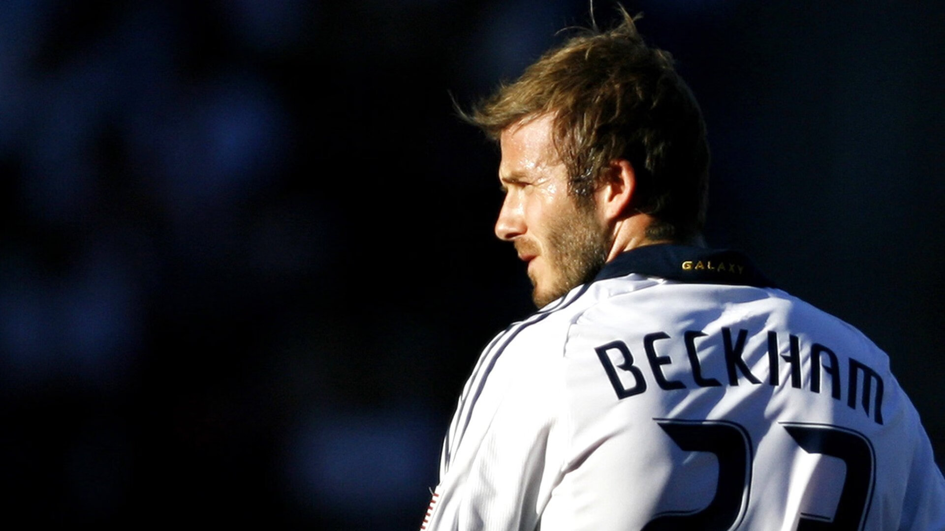 英超争冠焦点战与辽宁队强行终结雄鹿,体育世界的平行叙事