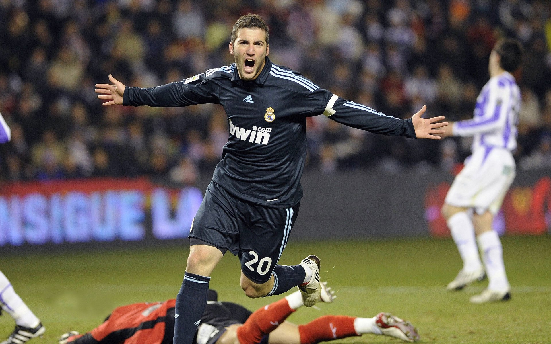 迪马利亚存在感拉满,当尼日利亚对阵日本,一场跨越大陆的足球对话