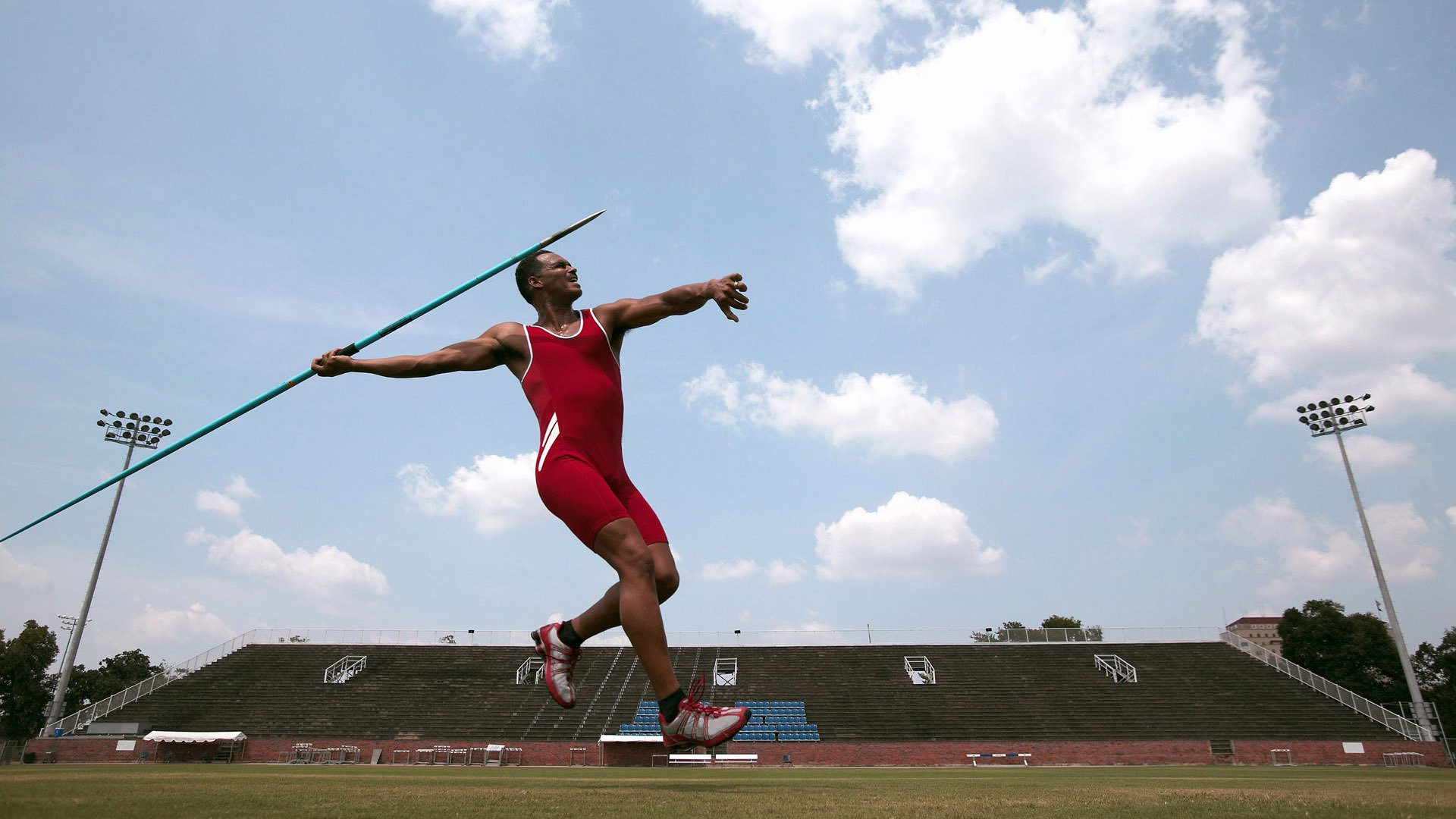 伊萨克之夜，当季后赛的舞台只为他一人亮起