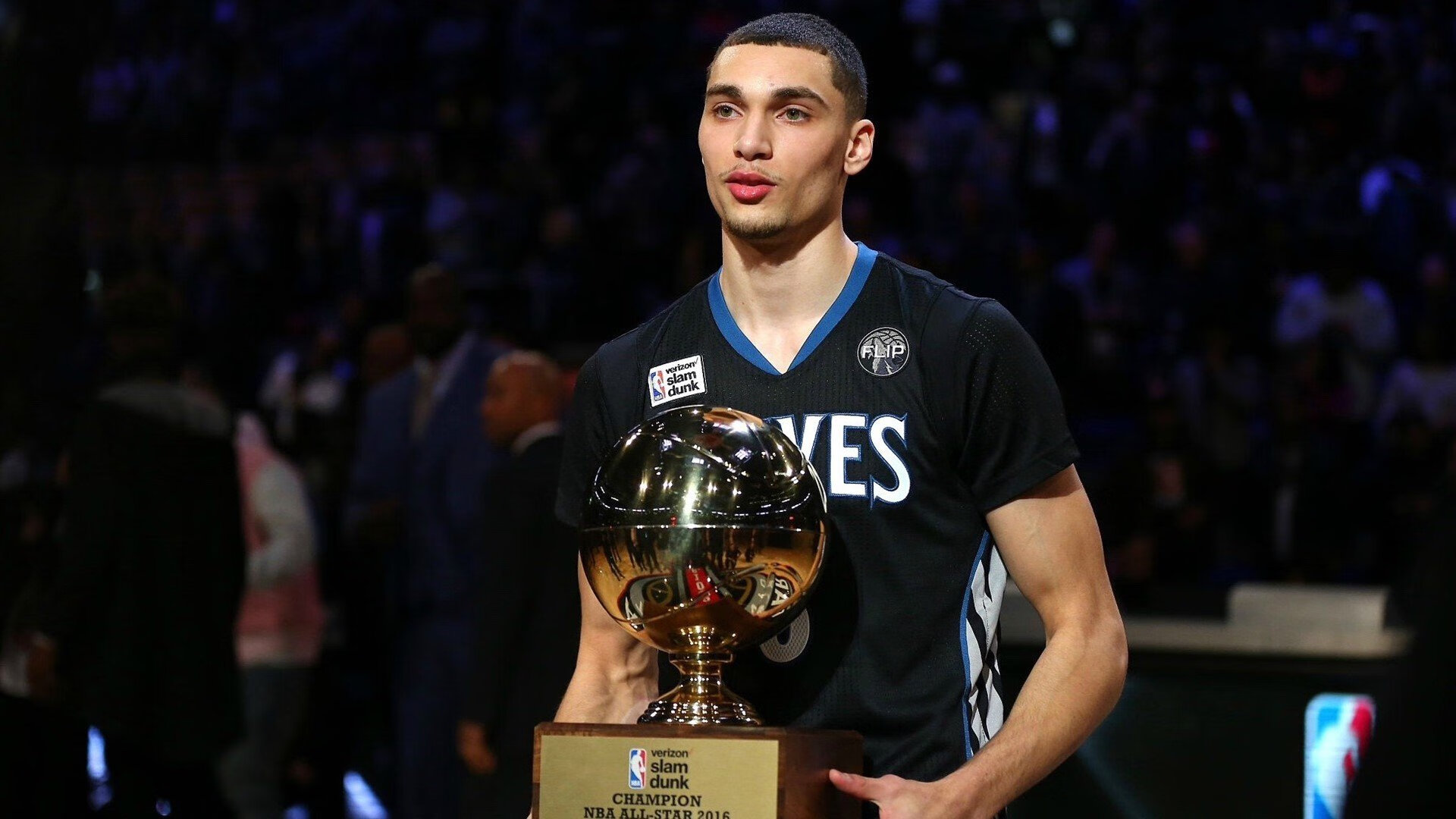 爱德华兹存在感拉满，辽宁队逆转公牛，一场跨越时空的篮球对话